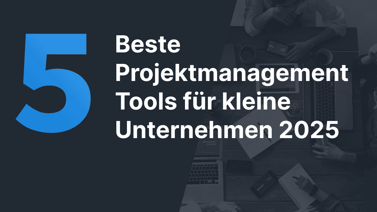 Personen, die mithilfe eines Online-Tools für das Projektmanagement zusammenarbeiten