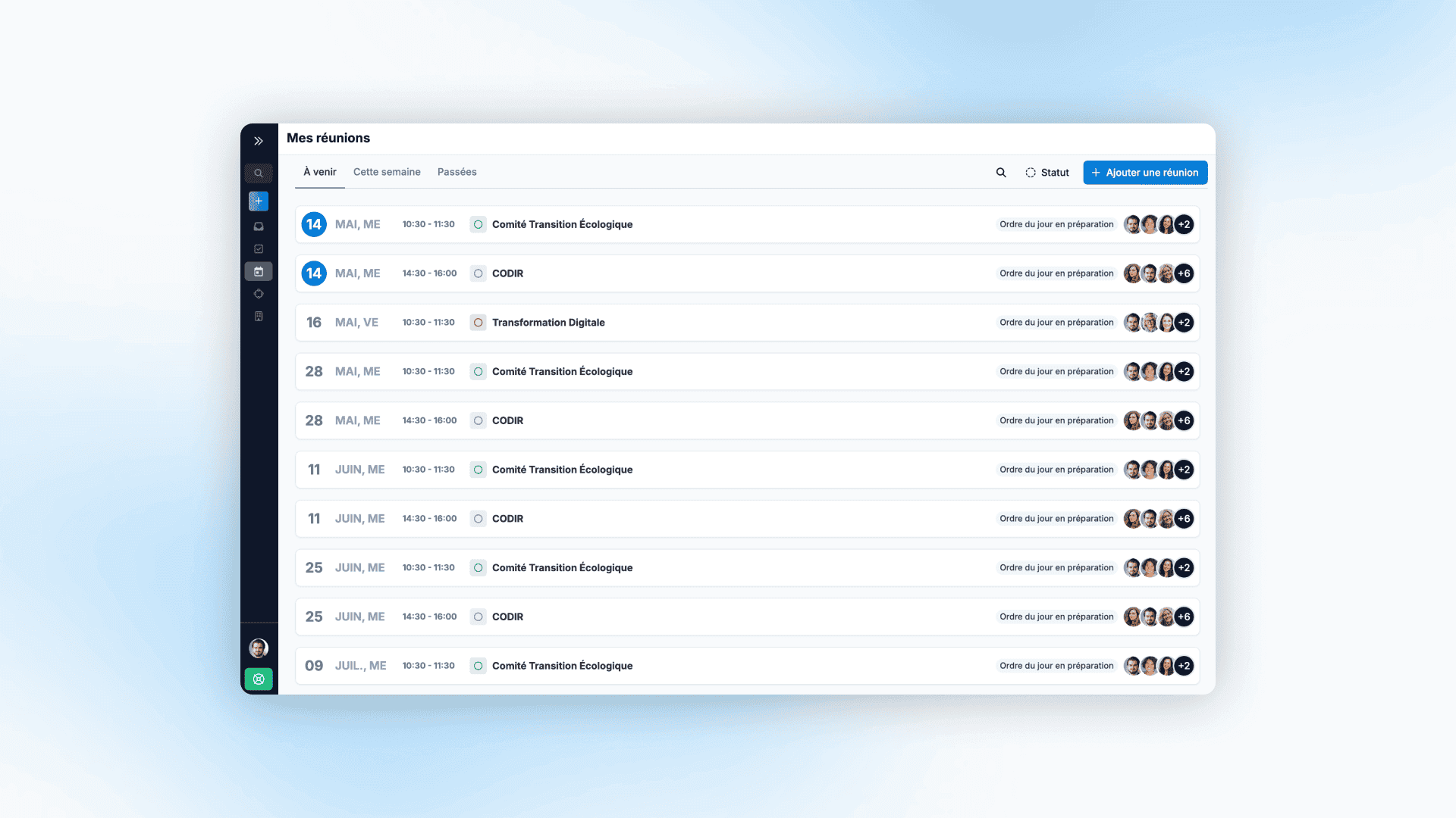 Capture d’écran d’une interface de gestion de réunions affichant une liste de prochaines réunions (dates, horaires et titres) sous l’onglet « Upcoming », avec une barre latérale sombre à gauche et un bouton « Add meeting » en haut à droite