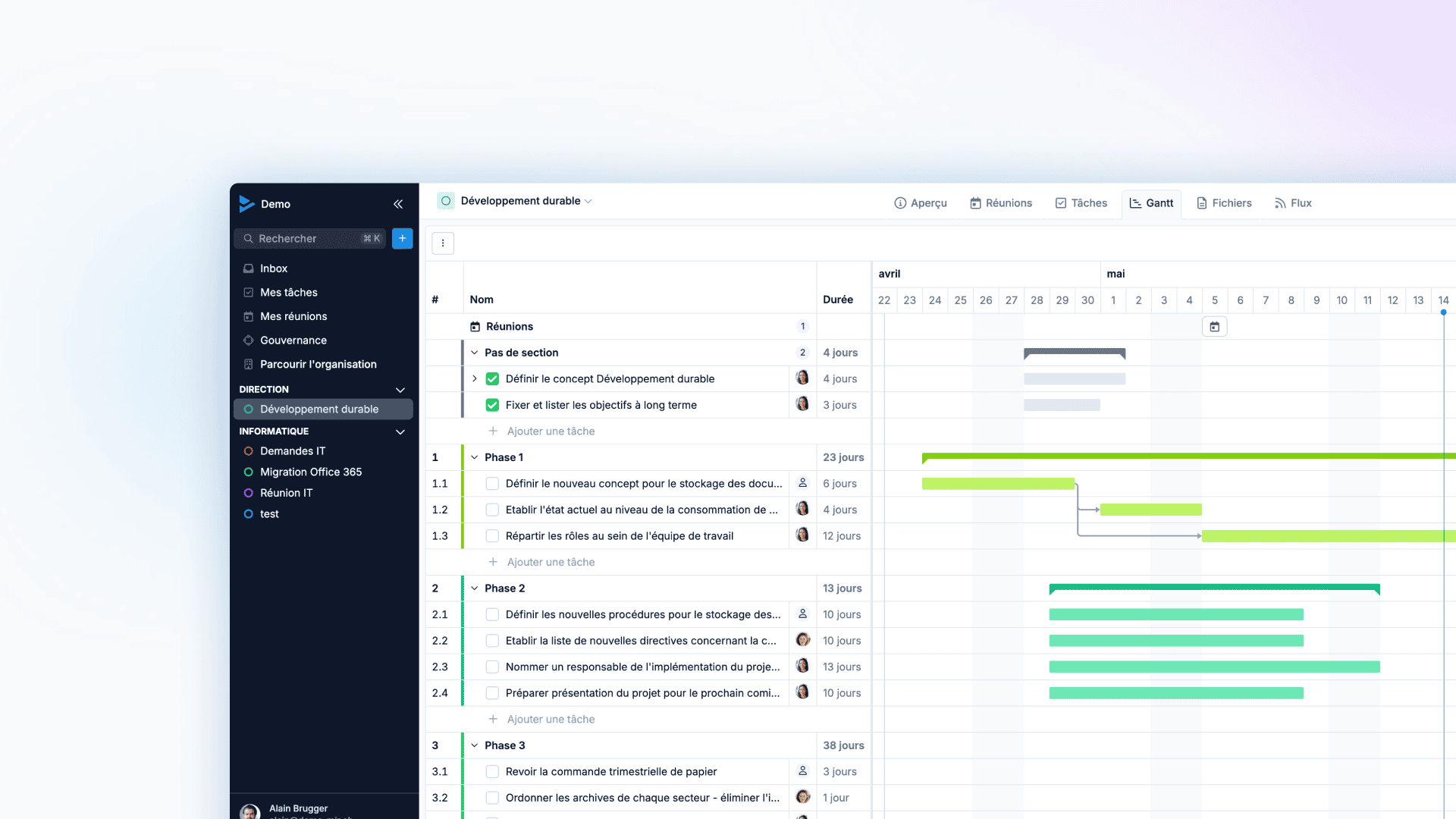 Capture d’écran d’une vue Gantt d’un projet intitulé « Project Management », avec tâches et sous-tâches organisées en phases, durées affichées en jours, et barres vertes claires et foncées s’étendant sur plusieurs semaines, accompagnées d’une barre latérale sombre à gauche